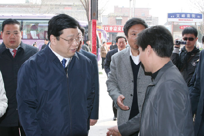 2010年安阳市原市委书记张广智、市长马林青光临BTI体育总部视察工作